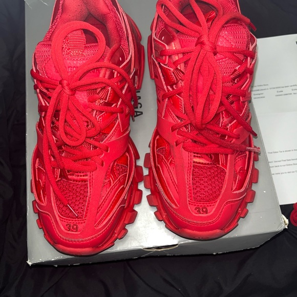 These are in a 39 men’s (6 US in men’s) Balenciaga track runners RED - Picture 8 of 8